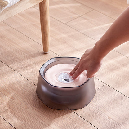 Floating water bowl for dogs to prevent splashing and wetting the mouth; water bowl for rabbits; water feeding for cats to prevent tipping over; pet supplies.