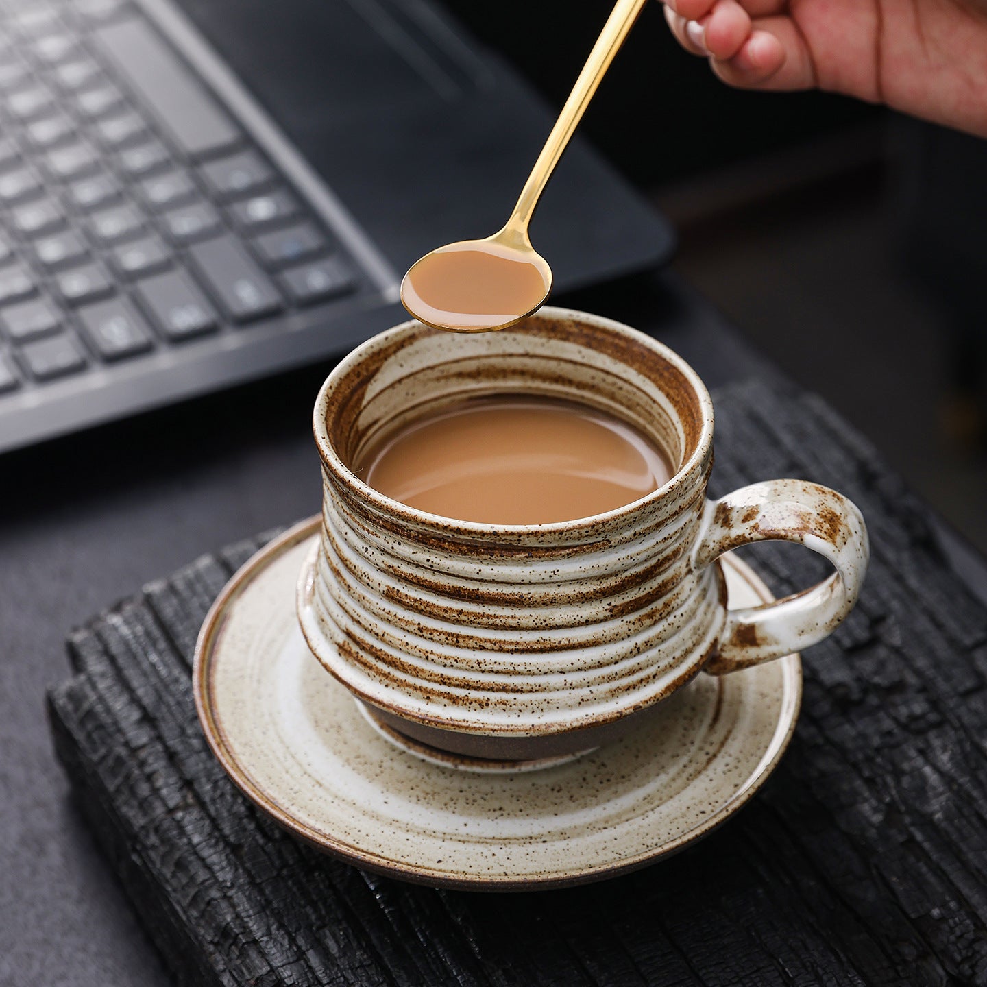 Cross-border retro coarse ceramic coffee cup and saucer set, American style personalized hand-pulled flower mug, household tea cup wholesale.