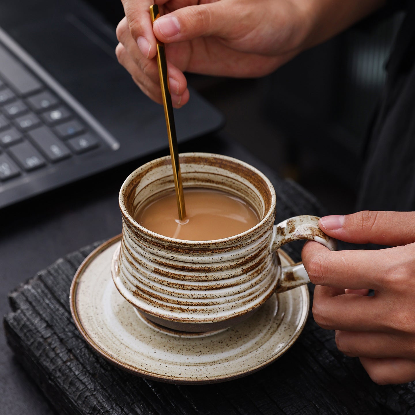 Cross-border retro coarse ceramic coffee cup and saucer set, American style personalized hand-pulled flower mug, household tea cup wholesale.