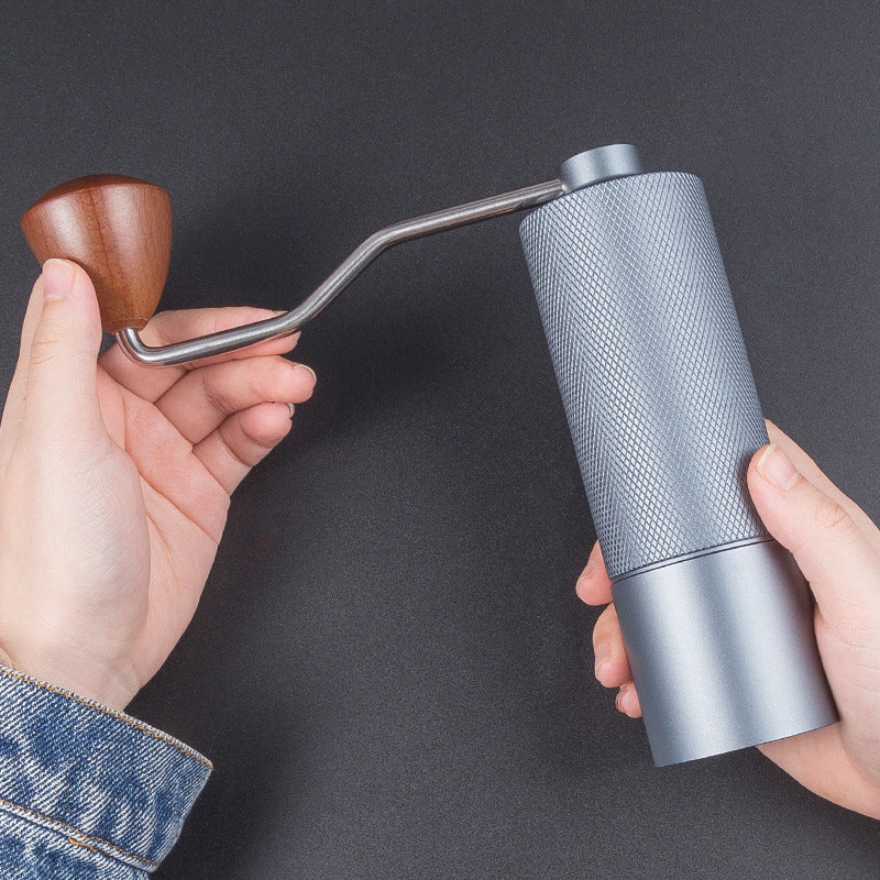 New diamond pattern coffee grinder CNC grinding core extended handle saves time and effort and can be adjusted for coarseness and fineness for home and outdoor use